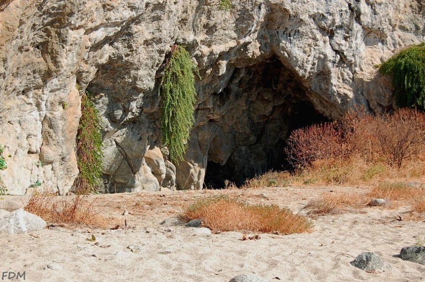 Calabria - scogliera di Copanello e grotte di San Gregorio